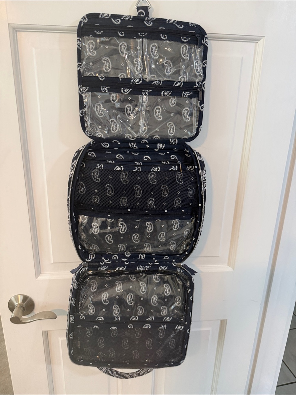 Vera Bradley Large Hanging Toiletry Organizer Bag - navy Paisley - Picture 1 of 8